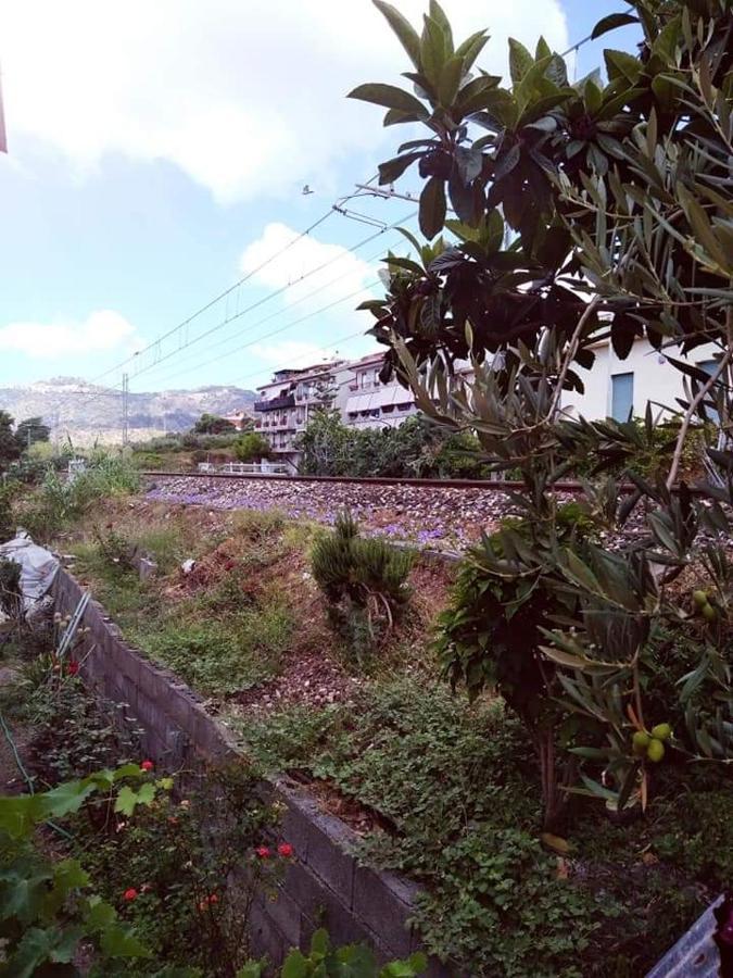B & B Jasmine サンタ・テレーザ・ディ・リーヴァ エクステリア 写真